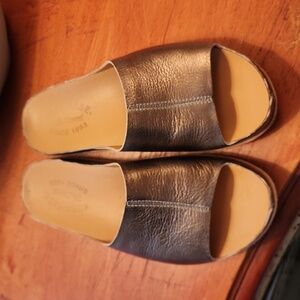 Korkese bronze metallic sandals
